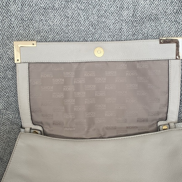 Michael Kors Clutch with Detachable Strap Off White - Picture 5 of 8